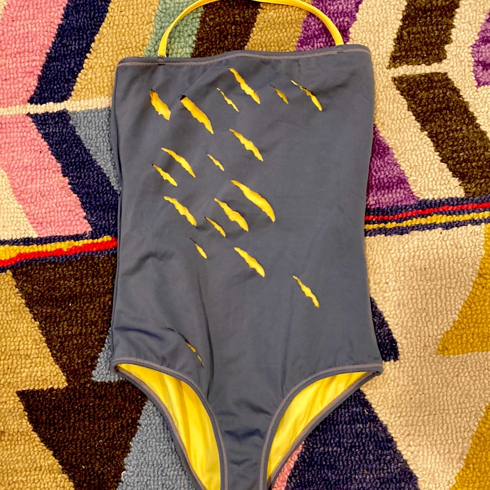 DAR BE DAR BY TALA RAASSI ONE PIECE SWIMSUIT GRAY YELLOW SLASH DETAILING SEXY S